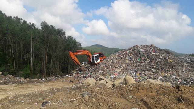 Nhà máy tiếp tục xử lý rác tồn đọng tại bãi rác cũ thuộc xã Phổ Thạnh
