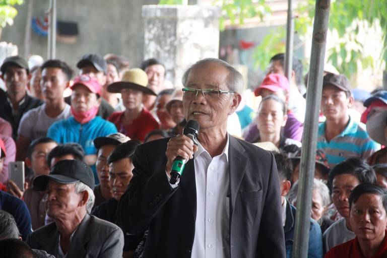 Người dân thôn Vân Dương chất vấn lãnh đạo thành phố