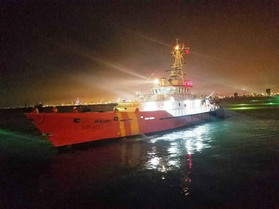 Tàu cứu nạn hàng hải SAR 412 chở thuyền viên người Philipines cập bến Đà Nẵng cuối ngày 28/2