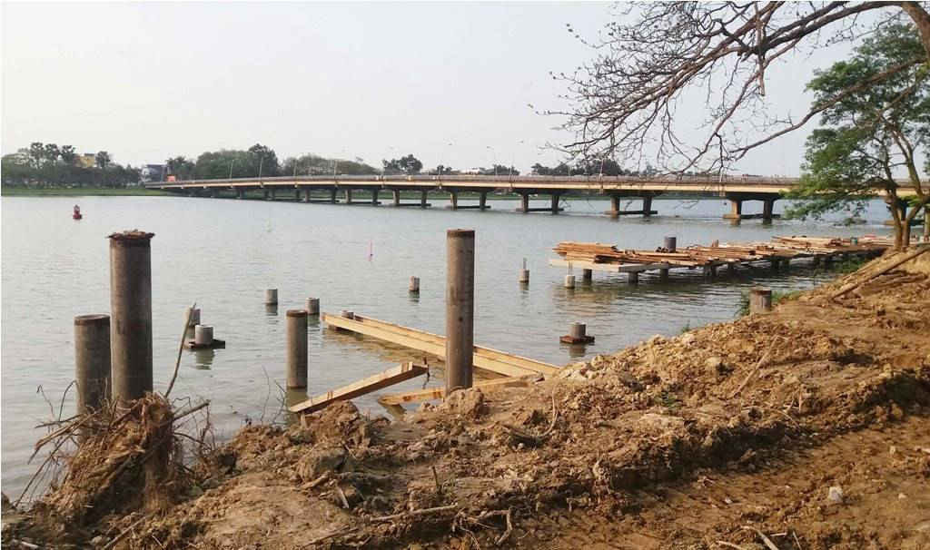 Dự án đang được thi công bên bờ Nam sông Hương trong những ngày qua