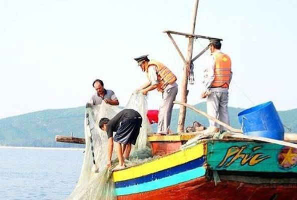 Đánh bắt hải sản theo kiểu “tận diệt” cần được ngăn chặn triệt để