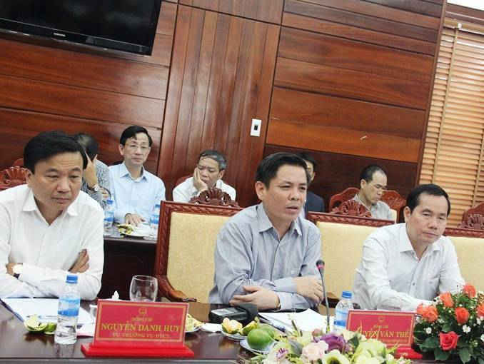 Bộ trưởng Bộ GTVT Nguyễn Văn Thể đề nghị VEC cương quyết xử lý trách nhiệm đối với các đơn vị không hoàn thành đúng tiến độ đối với dự án đường cao tốc Đà Nẵng - Quảng Ngãi, đoạn qua tỉnh Quảng Ngãi