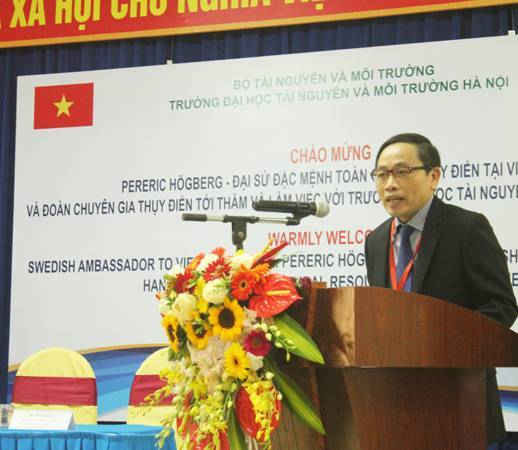PGS.TS. Phạm Quý Nhân – Phó Hiệu trưởng trường Đại học TN&MT Hà Nội phát buổi chào mừng lễ đón tiếp