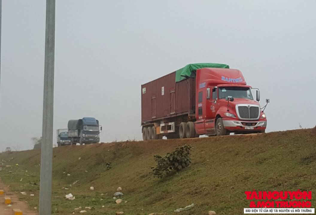 Tam Nông – Phú Thọ: Tuyến đê trọng yếu oằn mình chống trọi với xe tải trọng lớn tránh trạm BOT.