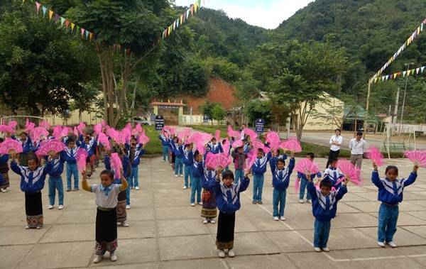 Học sinh trường Tiểu học Yên Tĩnh 2 say sưa với những làn điệu dân ca xứ Nghệ trong hoạt động ngoài giờ