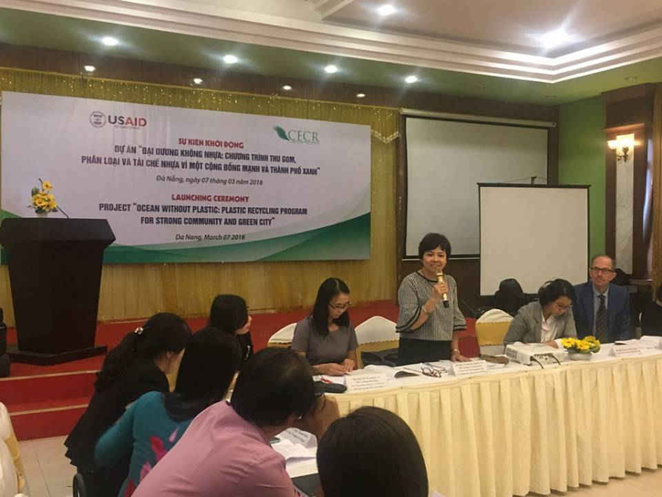 Bà Nguyễn Ngọc Lý – Giám đốc CECR phát biểu
