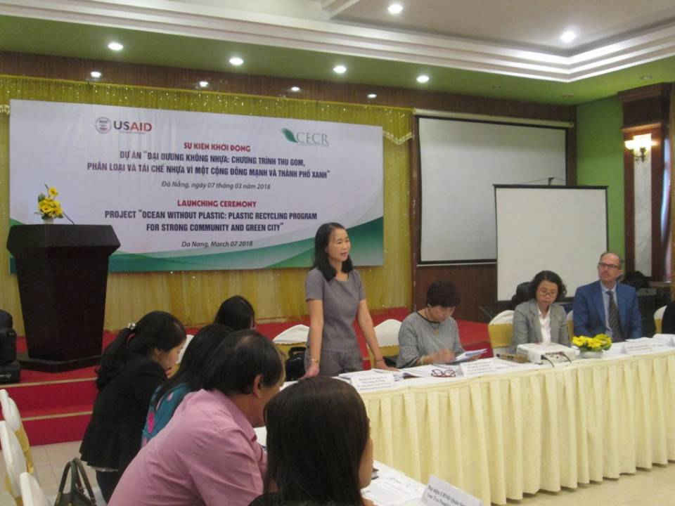 Bà Phan Thị Hiền – Phó Chi cục trưởng Chi cục BVMT TP. Đà Nẵng phát biểu