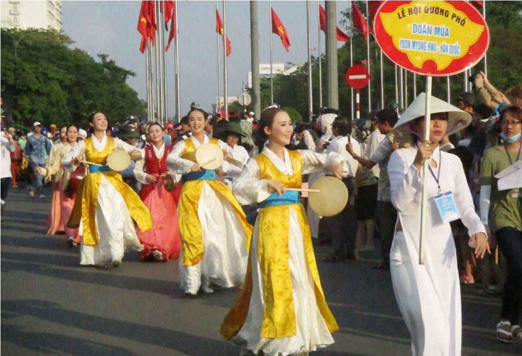 Lễ hội đường phố tại Festival chắc chắn sẽ sôi động, hút khách...