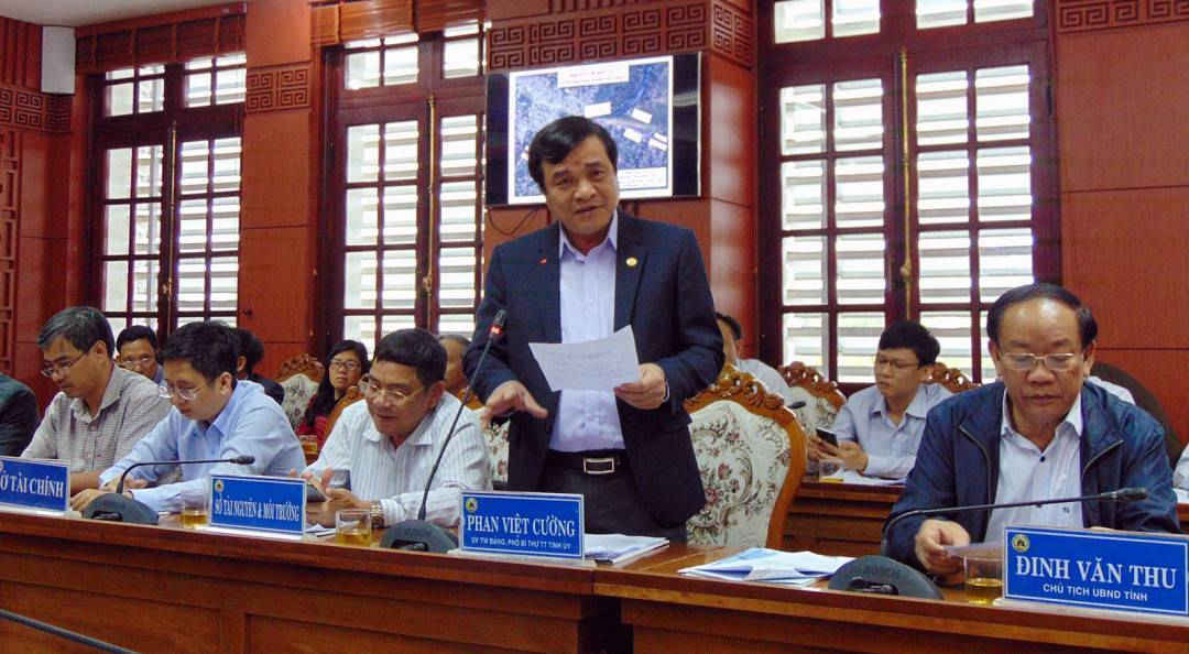 Ông Phan Việt Cường- Ủy viên Trung ương Đảng, Phó Bí thư thường trực Tỉnh ủy Quảng Nam kiến nghị với Đoàn công tác Bộ GTVT