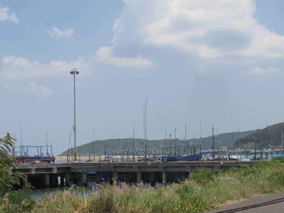 Khu vực neo đậu tàu thuyền tại Cảng cá Tiên Châu 