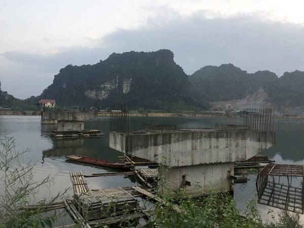 Bá Thước (Thanh Hóa): Dự án cầu tiền tỉ thi công dang dở rồi bỏ hoang