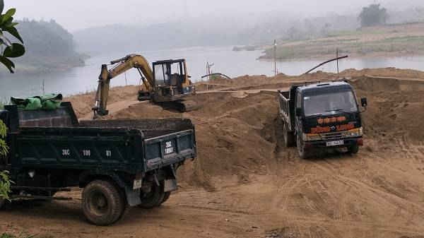 Bãi cát nhà ông Lê Hữu Mai ở thôn Thanh Long