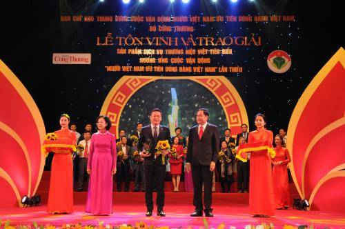 Đại diện SeABank tại lễ vinh danh 'Top doanh nghiệp thương hiệu Việt tiêu biểu'