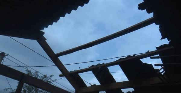 Toàn huyện Mộc Châu có khoảng 60 ngôi nhà bị tốc mái