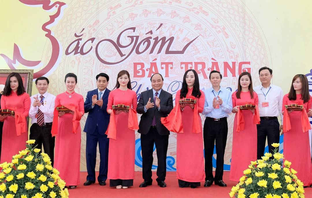 Thu tuong cat bang khanh thanh Trien lam trung bay gioi thieu san pham gom tieu bieu Bat Trang 2018