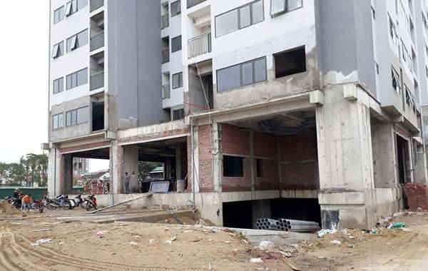 Tiếp bài “Kỳ lạ chung cư chưa xây xong đã cho khách ở” tại Nghệ An: Yêu cầu ngừng ngay việc giao nhà