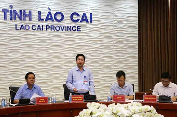 Ông Vương Trinh Quốc, Chánh văn phòng UBND tỉnh Lào Cai tại cuộc họp báo.