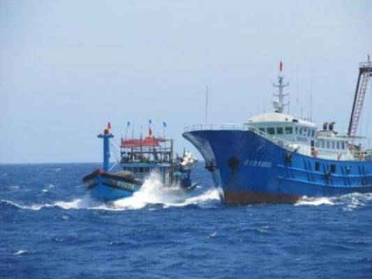 Hai tàu cá Nghệ An bị “tàu lạ” đâm khiến nhiều người bị thương (ảnh minh họa)