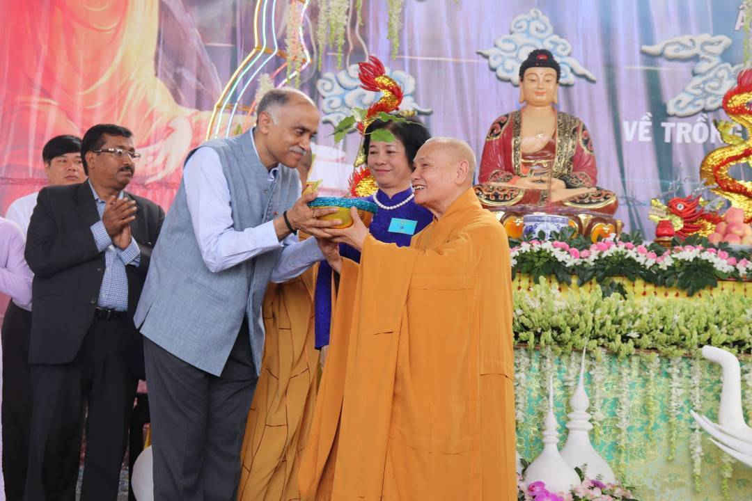 Lễ tiếp nhận cây Bồ đề do Đại sứ quán Án Độ tại Việt Nam và đoàn khách Ấn Độ trao tặng