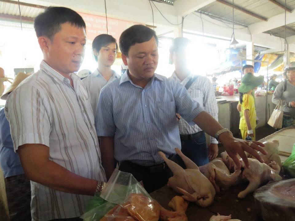 Đoàn kiểm tra liên nghành 389 Quảng Nam kiểm tra ATTP tại chợ Điện Bàn