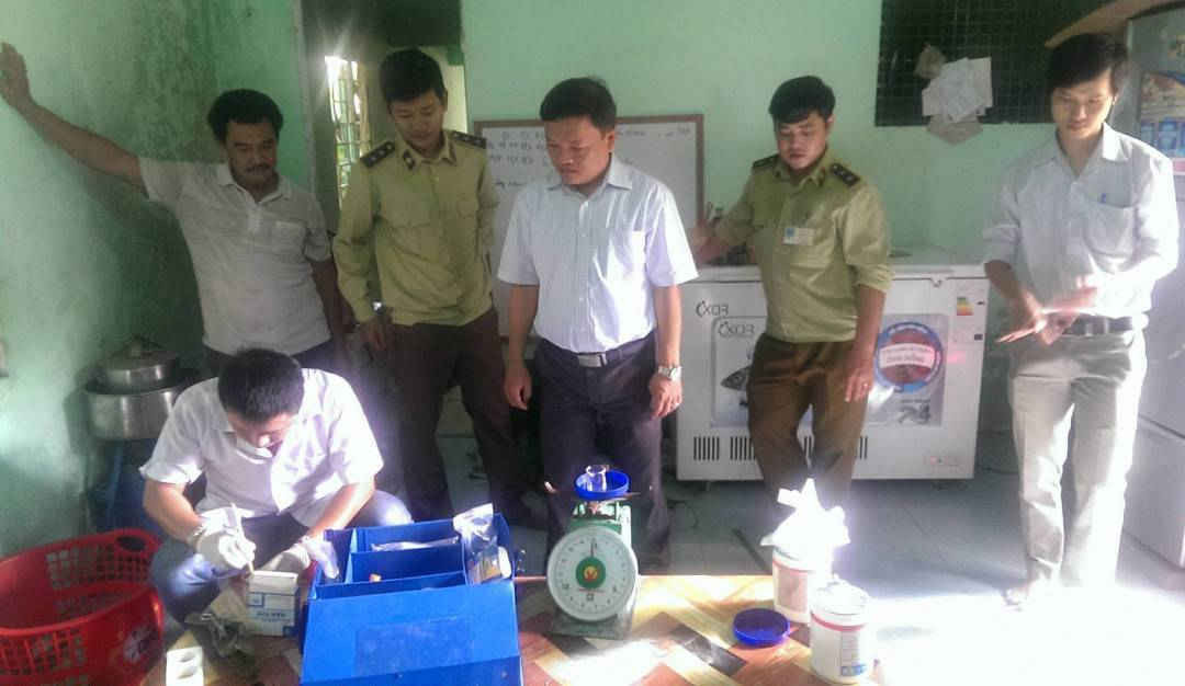 Đoàn kiểm tra liên ngành 389 tỉnh Quảng Nam đã kiểm tra và phát hiện một cơ sở sản xuất chả giò có chứa chất hàn the tại TP. Tam Kỳ