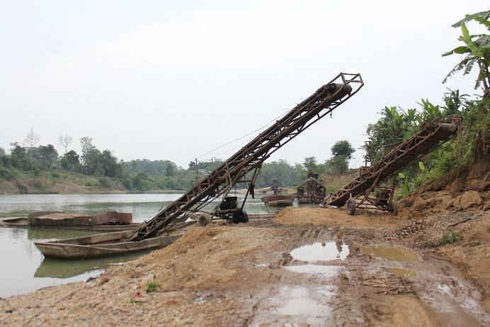 4- Thái Nguyên: 'Nóng' tình trạng khai thác cát sỏi trái phép trên Sông Cầu          