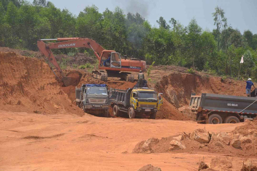 Tình trạng các mỏ đất khai thác xong không thực hiện công tác cải tạo, phục hồi môi trường rất phổ biến