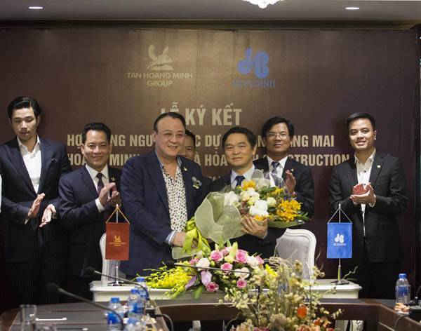 Tập đoàn Hòa Bình cũng đã ký kết hợp tác với Tập đoàn Tân Hoàng Minh làm Tổng thầu thiết kế & thi công dự án Tân Hoàng Mai (Hà Nội) và dự án Nguyễn Thị Minh Khai (TP HCM)