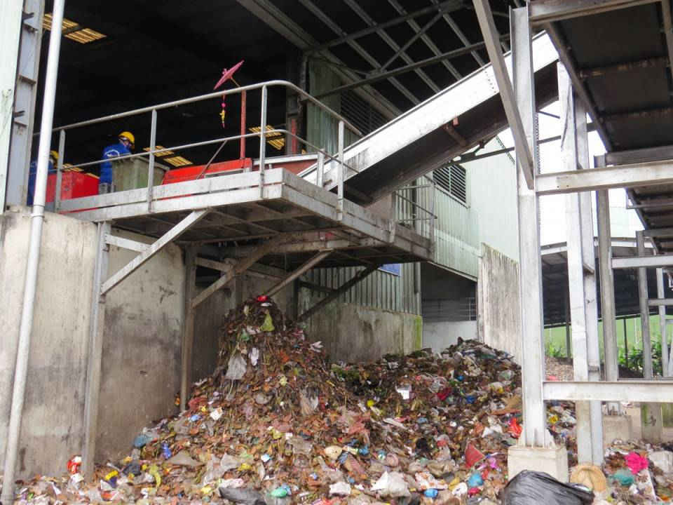 Hiện, Quảng Nam chỉ có một nhà máy sản xuất phân compost xử lý rác sinh hoạt tại phường Cẩm Hà (TP. Hội An)