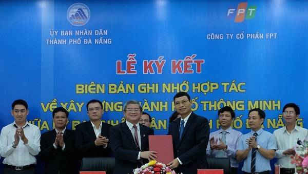 TP Đà Nẵng và Công ty FPT trao biên bản ký kết hợp tác ghi nhớ