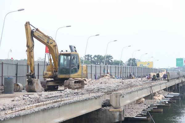 Cầu Phú Xuân đang gấp rút thi công