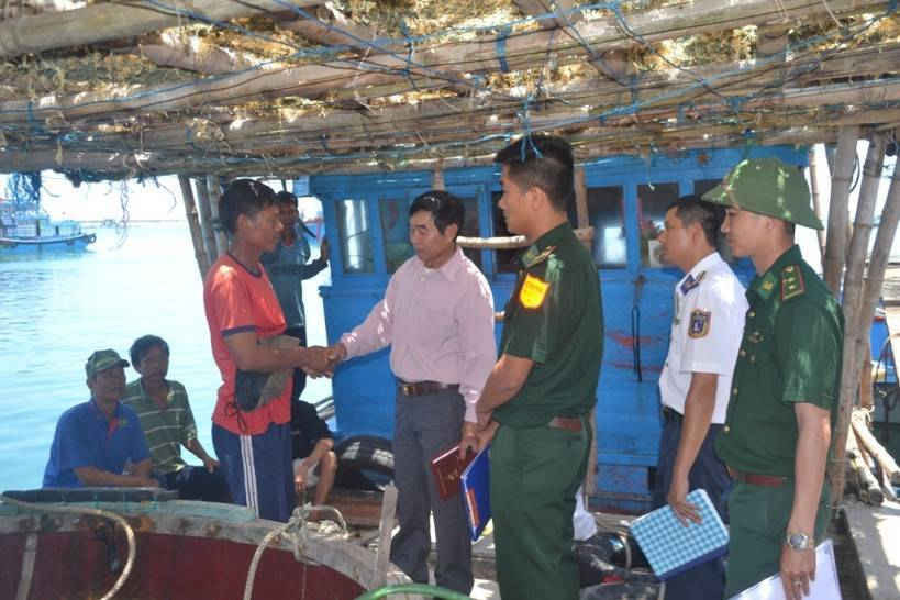 Ngư dân Quảng Ngãi trình báo với cơ quan chức năng bị cướp tài sản khi hành nghề ở Hoàng Sa
