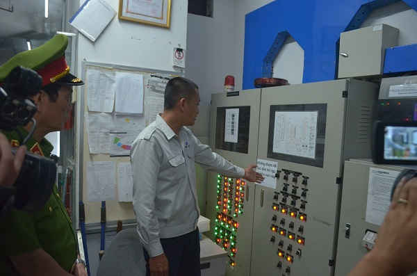 Đoàn tiến hành kiểm tra hệ thống báo cháy tự động tại Trung tâm thương mại Indochina Riverside Tower (đường Bạch Đằng, quận Hải Châu).