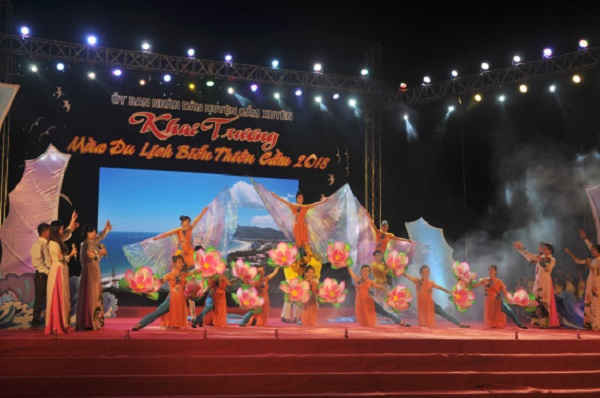 Các huyện, thị xã ven biển còn lại của Hà Tĩnh cũng đã tổ chức khai trương mùa du lịch biển tại các khu du lịch biển thuộc địa phương mình(Ảnh: Báo Biên phòng)