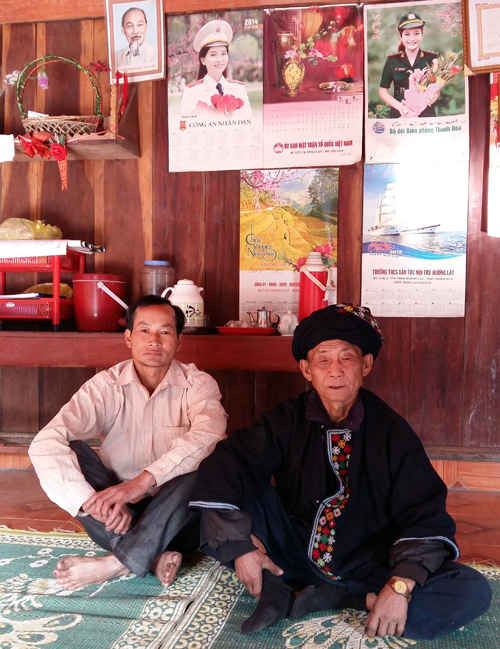 Ông Xiết và con trai Phan Văn San