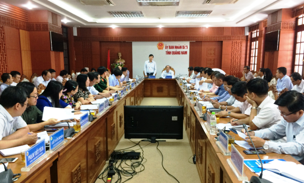 Toàn cảnh phiên họp thường kỳ của UBND tỉnh Quảng Nam ngày 2/5 (ảnh Linh Chi) 