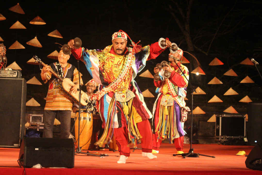 Những màn biểu diễn của các nghệ sĩ nước ngoài trên các sân khấu đã mang đến cho Festival Huế 2018 sự đa dạng văn hóa, tăng thêm tình hữu nghị...