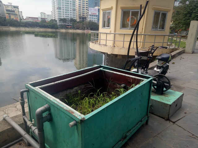 Máy tập thể dục lọc nước trong tình trạng “đắp chiếu” tại Hà Nội