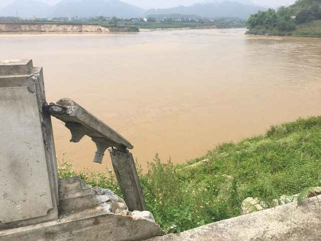 Tuyên Quang: Bờ kè sông Lô sạt lở ai chịu trách nhiệm?