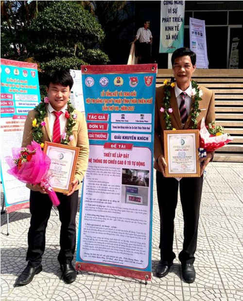 Sản phẩm của anh Phúc và anh Tùng đạt giải Khuyến khích tại Hội thi Sáng tạo Kỹ thuật tỉnh Thừa Thiên Huế năm 2017