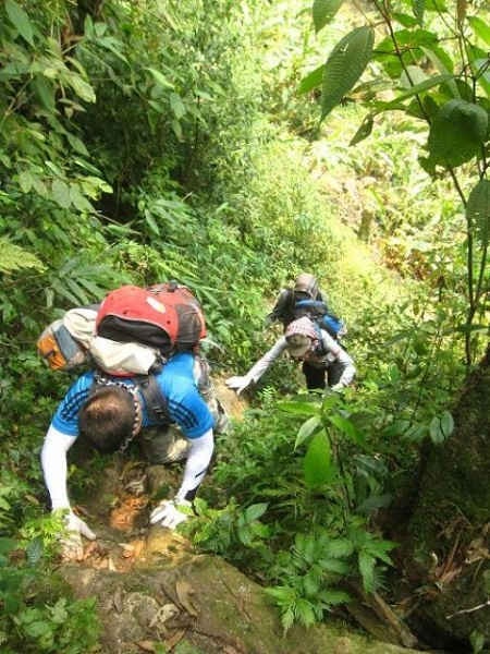 du khách chinh phục đỉnh Pu Ta Leng