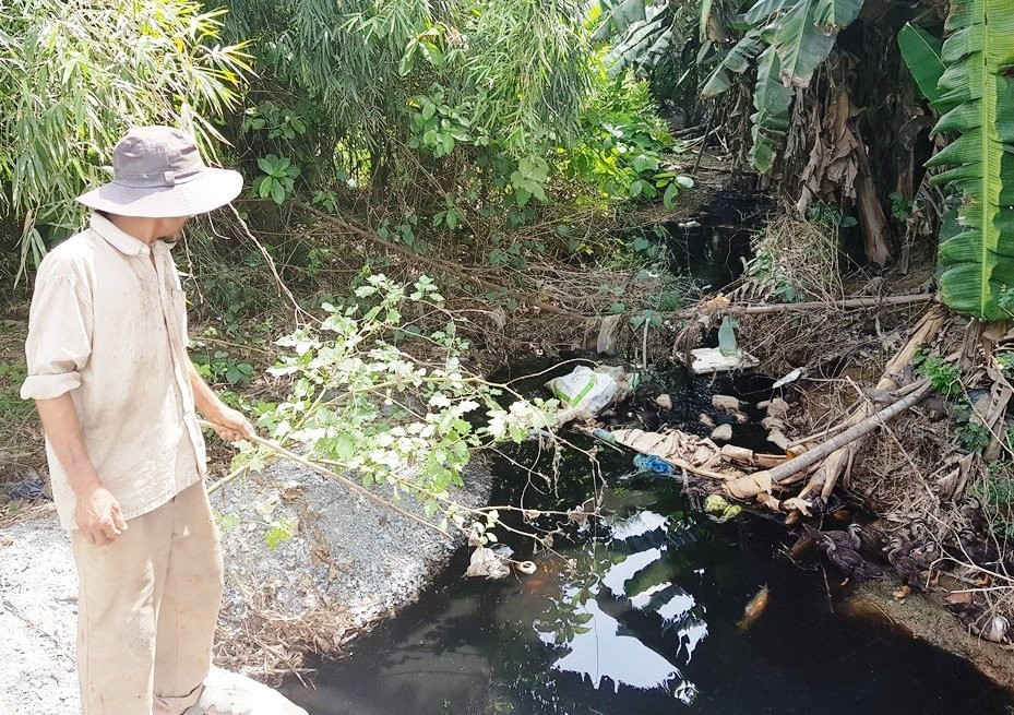 Người dân xung quanh bãi rác Khánh Sơn khốn khổ vì nước rỉ rác từ bãi rác Khánh Sơn 