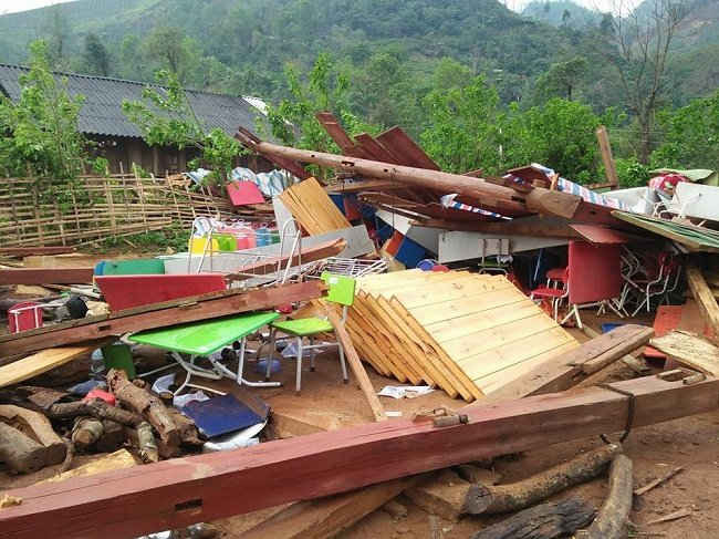 Dông, lốc làm hư hỏng tài sản của người dân tại huyện Tủa Chùa, tỉnh Điện Biên