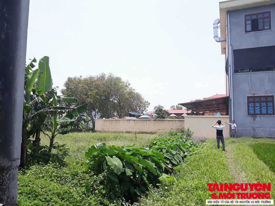 UBND xã Tân Lãng để trường mầm non Tân Lãng xây dựng lấn chiếm hàng trăm m2 đất.