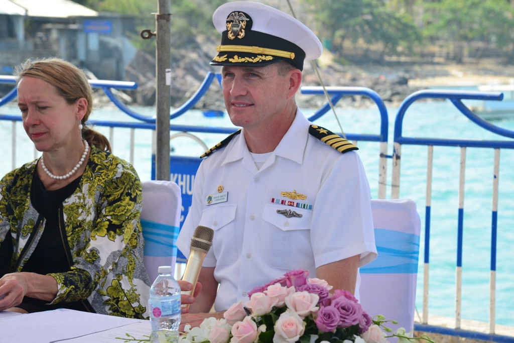 Đại tá David Bretz- Chỉ huy chương trình Đối tác Thái Bình Dương trả lời câu hỏi của báo chí