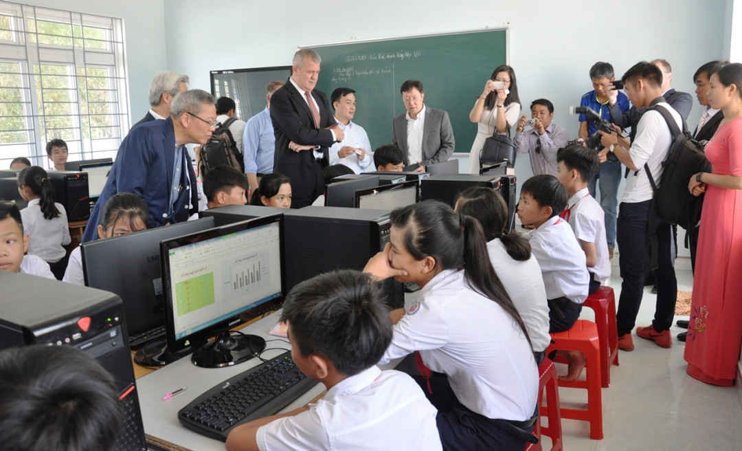 HASD và VCF tài trợ phòng máy phục vụ việc học tập cho 02 trường học trên địa bàn xã Duy Hải