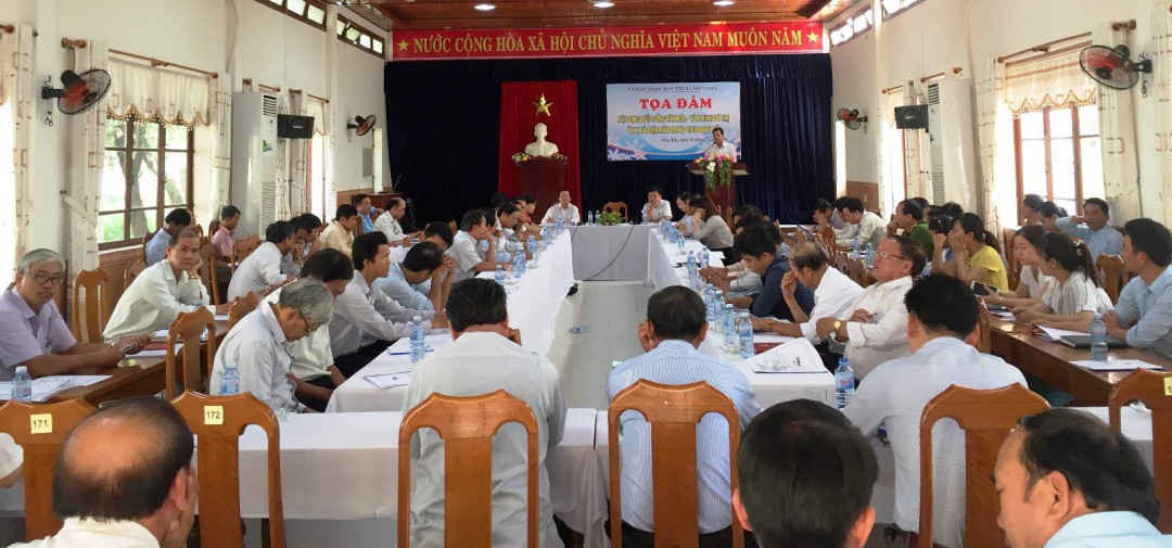 Quang cảnh buổi Tọa đàm xây dựng văn hóa, văn minh đô thị của thị xã Điện Bàn (ngày 29/5)