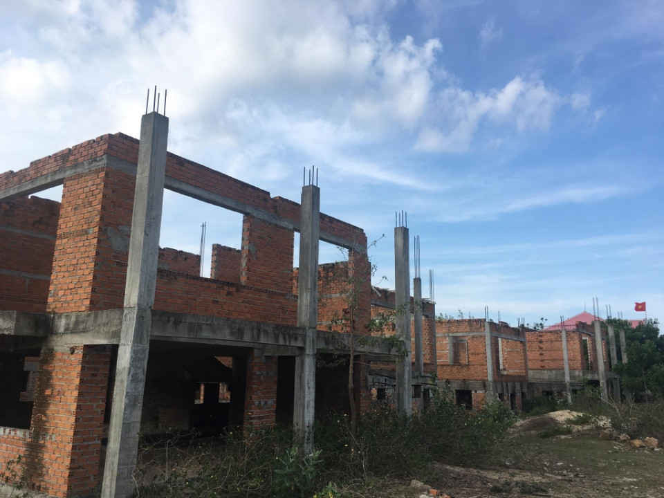 Sau 13 năm triển khai, KDL Bình Tiên gần như giẫm chân tại chỗ, vài căn biệt thự chưa xây dựng xong phần thô.