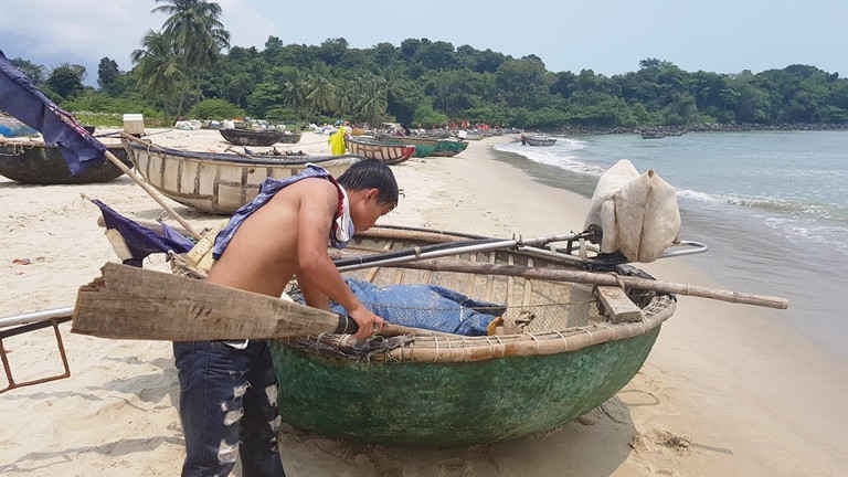 Làng biển Nam Ô có khoảng 40% dân số theo nghề biển, khai thác hải sản trong vịnh Đà Nẵng  