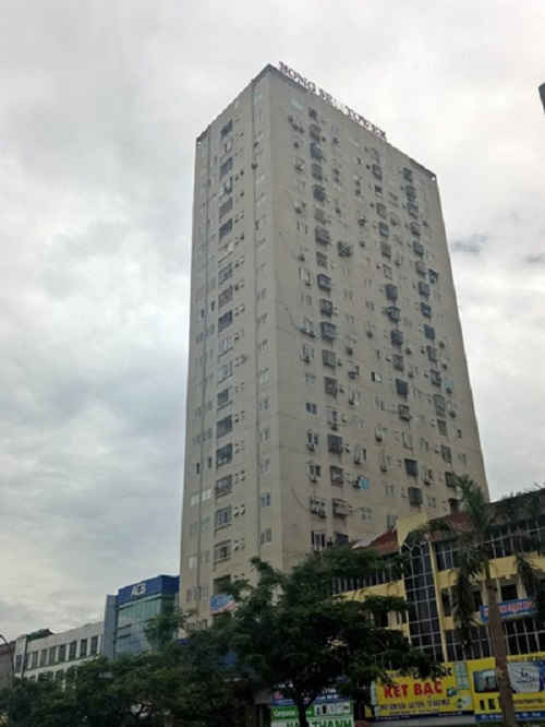 Chung cư Bông Sen Tower đã bạc màu theo thời gian nhưng hơn 100 chủ căn hộ vẫn chưa có sổ hồng